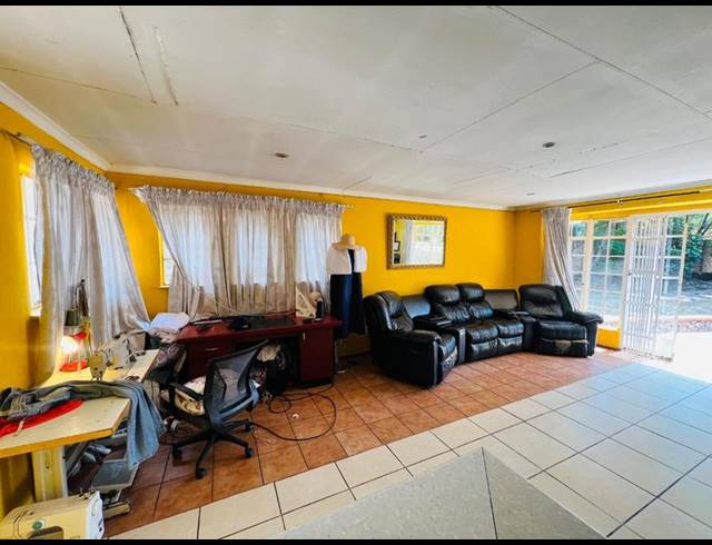 8 BEDROOM HOUSE FOR SALE IN BLOUBOSRAND